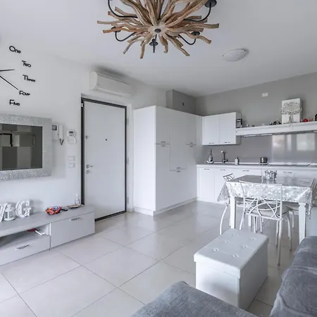 Lakefront Nuova Riva - By Host4u Apartmán *