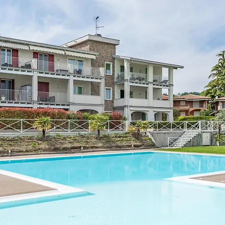 Lakefront Nuova Riva - By Host4u